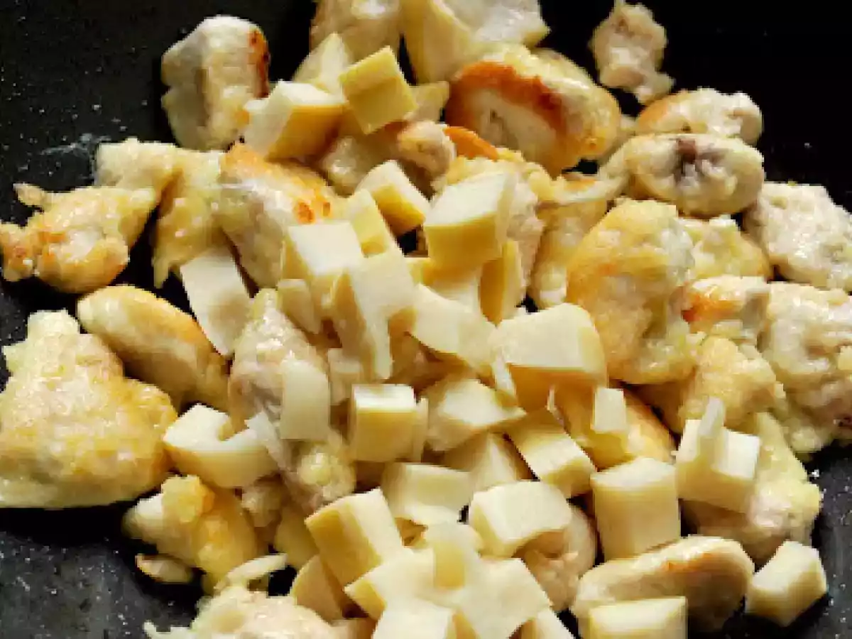 Pui calit cu ardei si muguri de bambus - poza 6