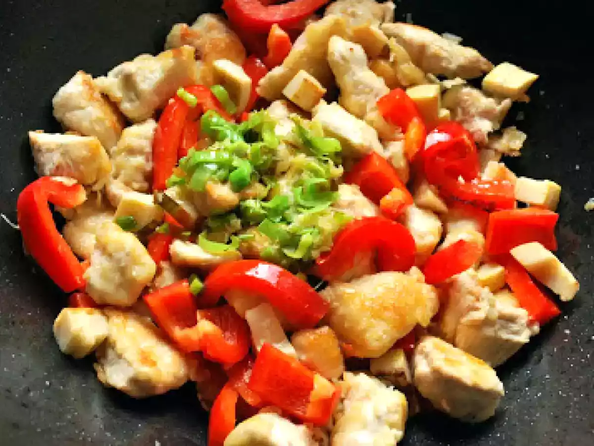 Pui calit cu ardei si muguri de bambus - poza 9