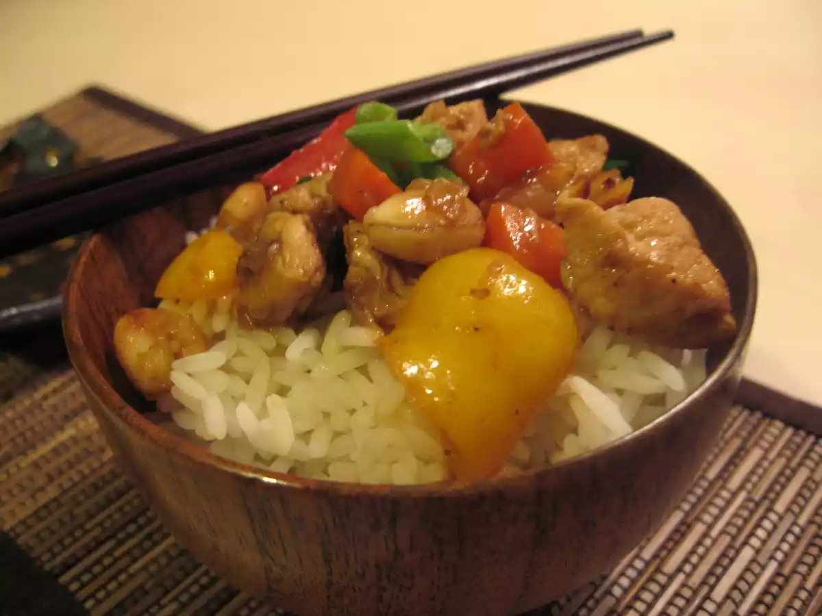 Pui chinezesc cu alune (Pui Gongbao) - poza 2