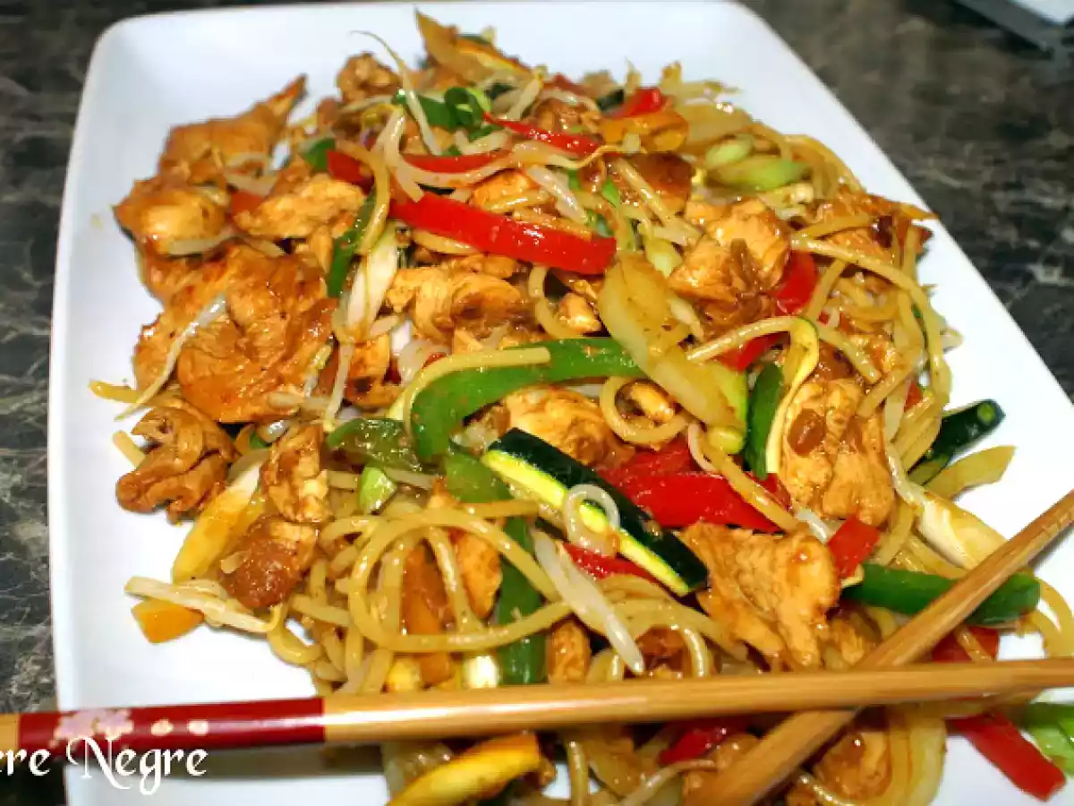 Pui cu 5 arome Chow Main - poza 2