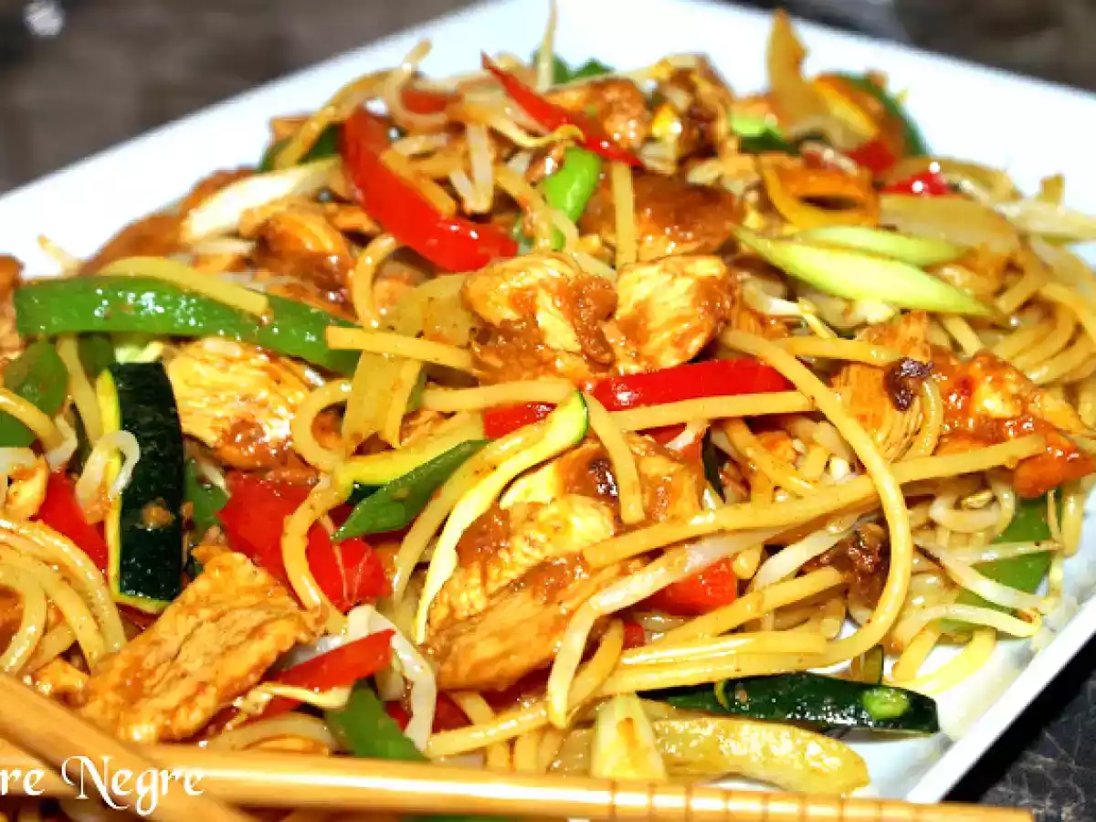 Pui cu 5 arome Chow Main - poza 3