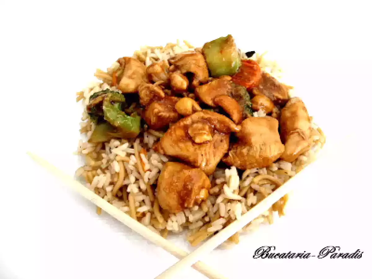 Pui cu alune si orez cu noodles