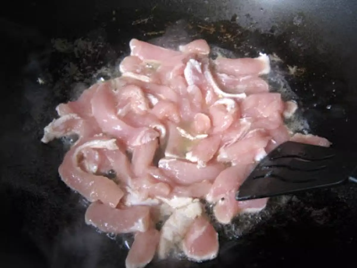 Pui cu avocado si lapte de cocos pe pat de cus cus - poza 3