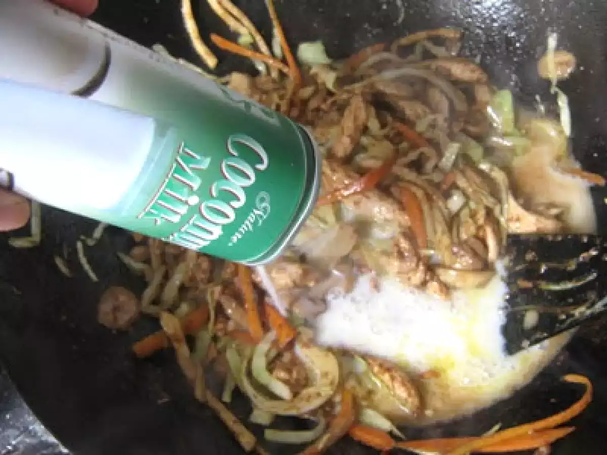 Pui cu avocado si lapte de cocos pe pat de cus cus - poza 6