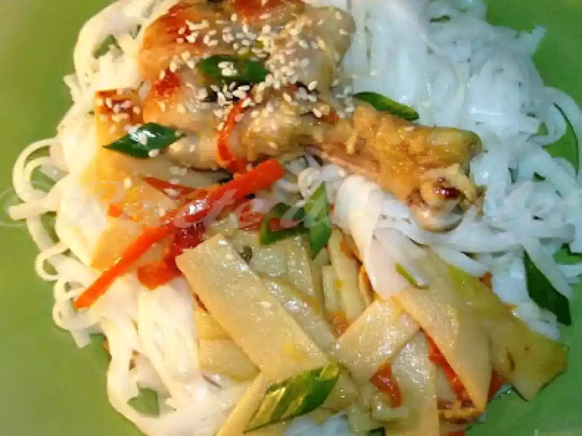 Pui cu bambus (Bamboo shoots chicken)