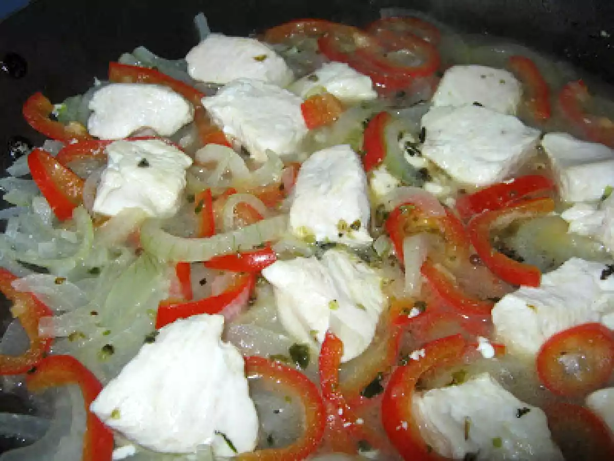 Pui cu ciuperci i ananas în sos dulce-acrior