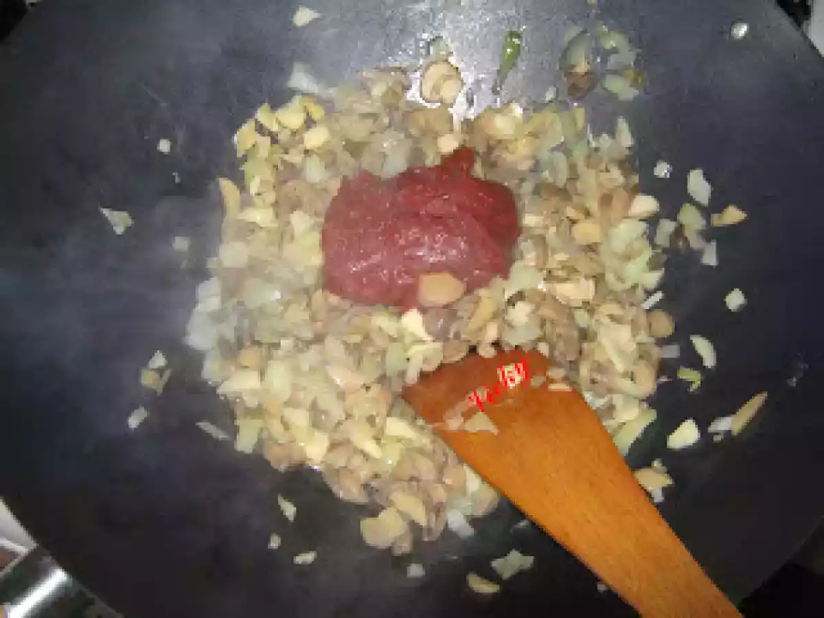 Pui cu ciuperci in sos de rosii picant - poza 7