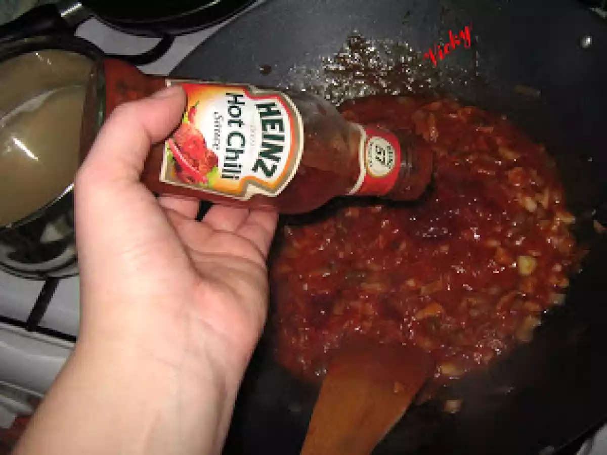 Pui cu ciuperci in sos de rosii picant - poza 8