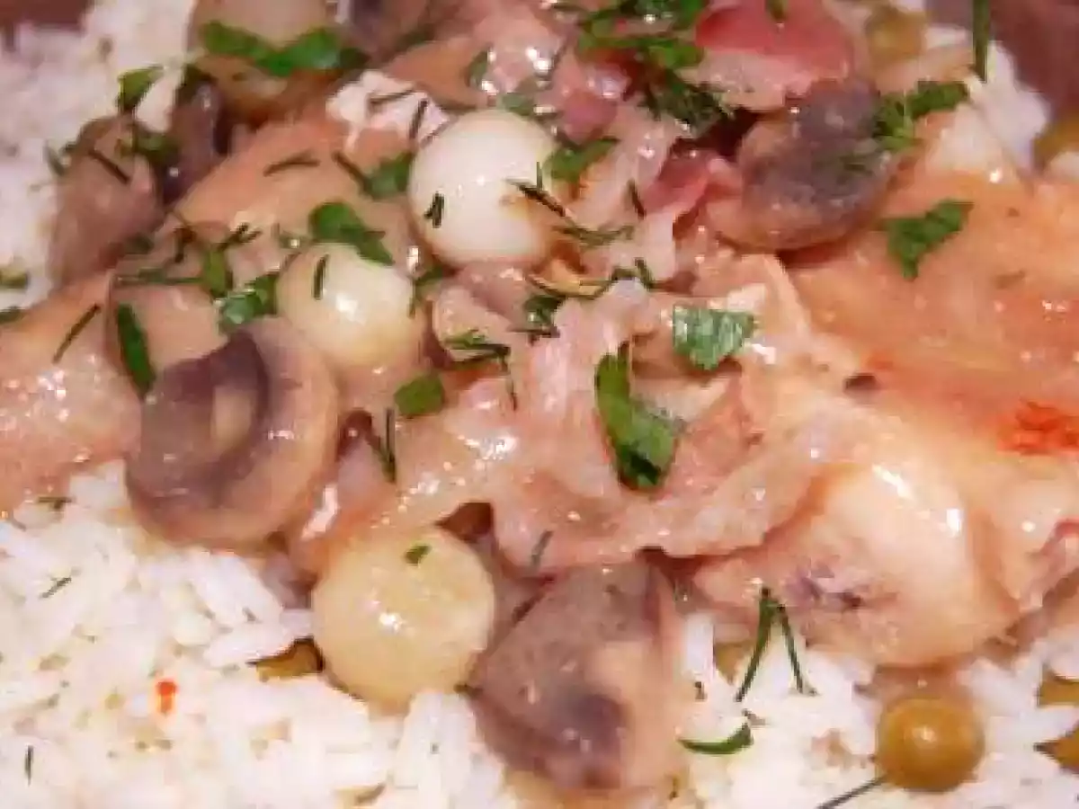 Pui cu ciuperci si ceapa la capac