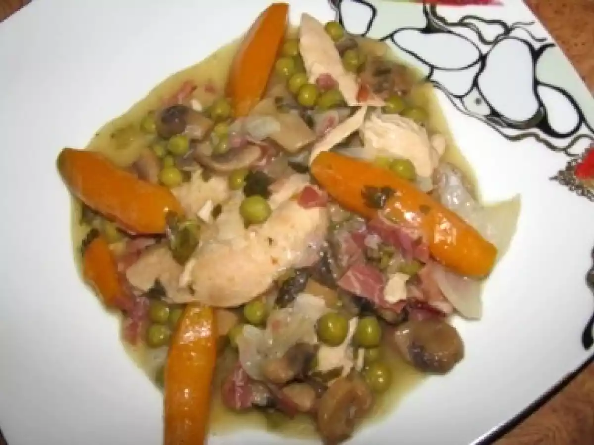 Pui cu legume in sos de vin albPui cu legume in sos de vin alb