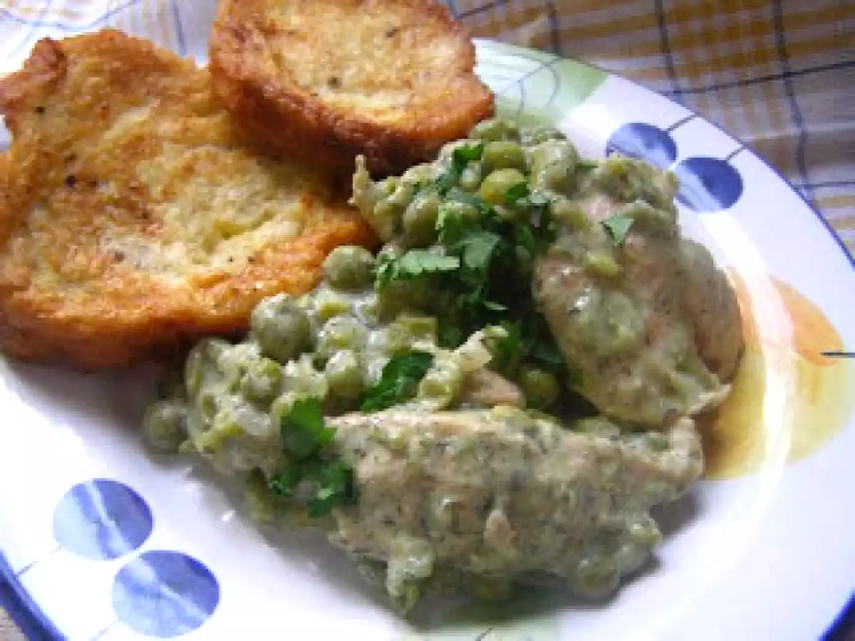 Pui cu mazare si sos gorgonzola