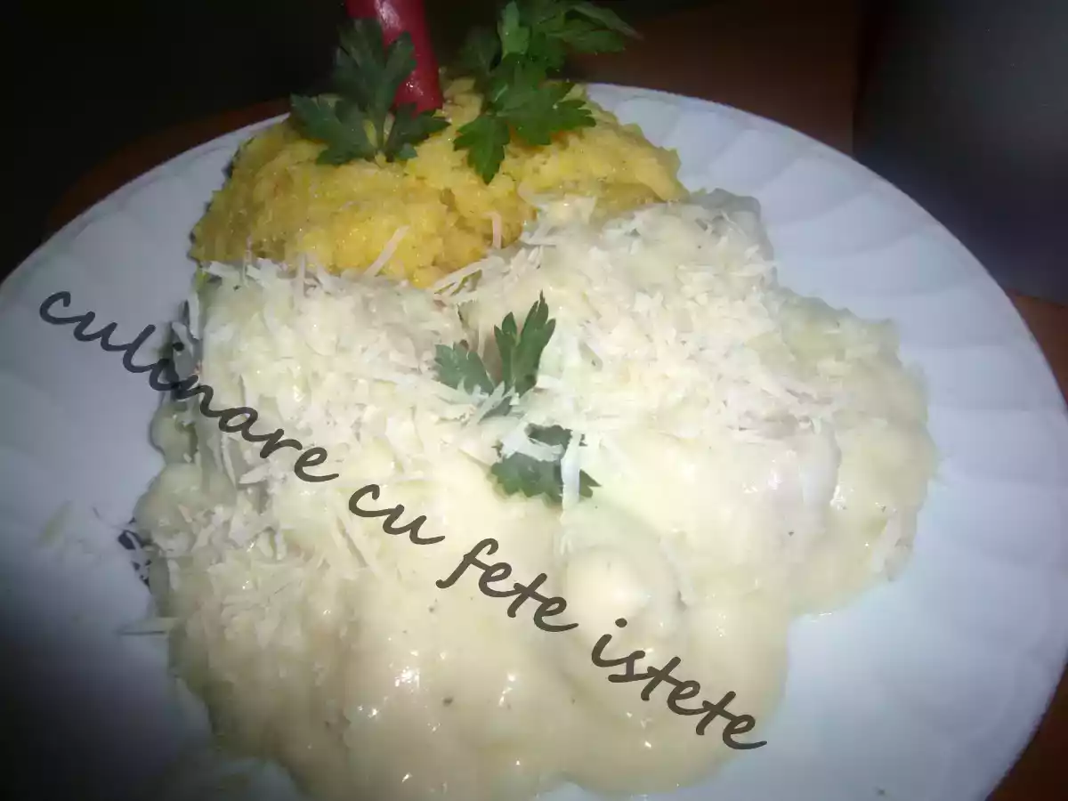 Pui cu smantana si ciuperci