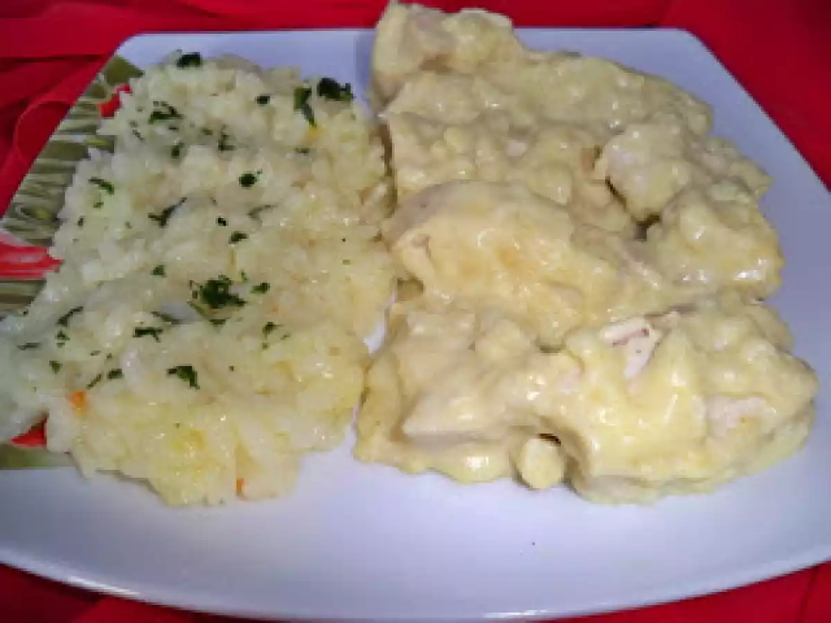 Pui cu sos de smantana si curry