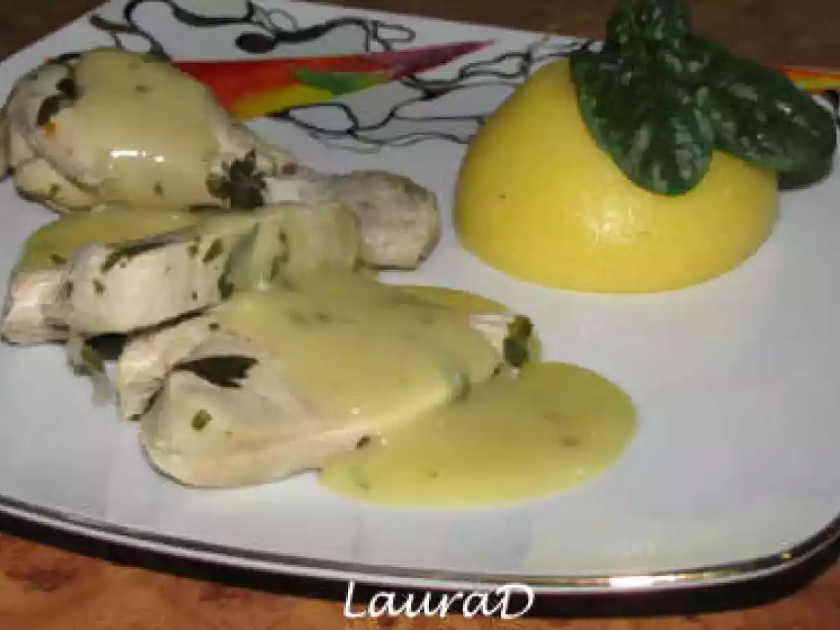 Pui fiert cu sos cu tarhon