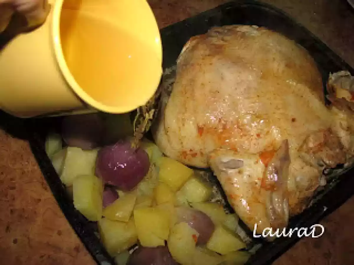 Pui la cuptor cu cartofi, ceapa si mazare in vin alb - poza 2