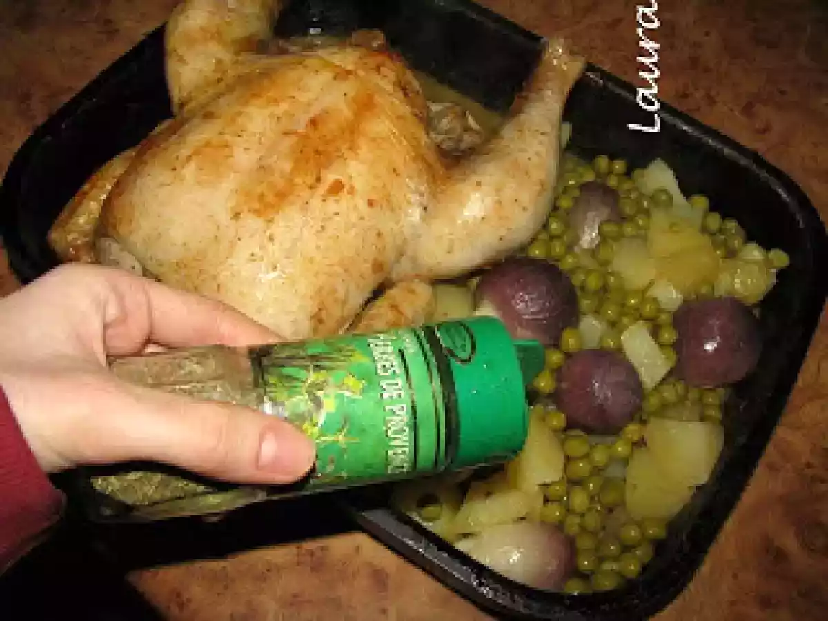 Pui la cuptor cu cartofi, ceapa si mazare in vin alb - poza 4