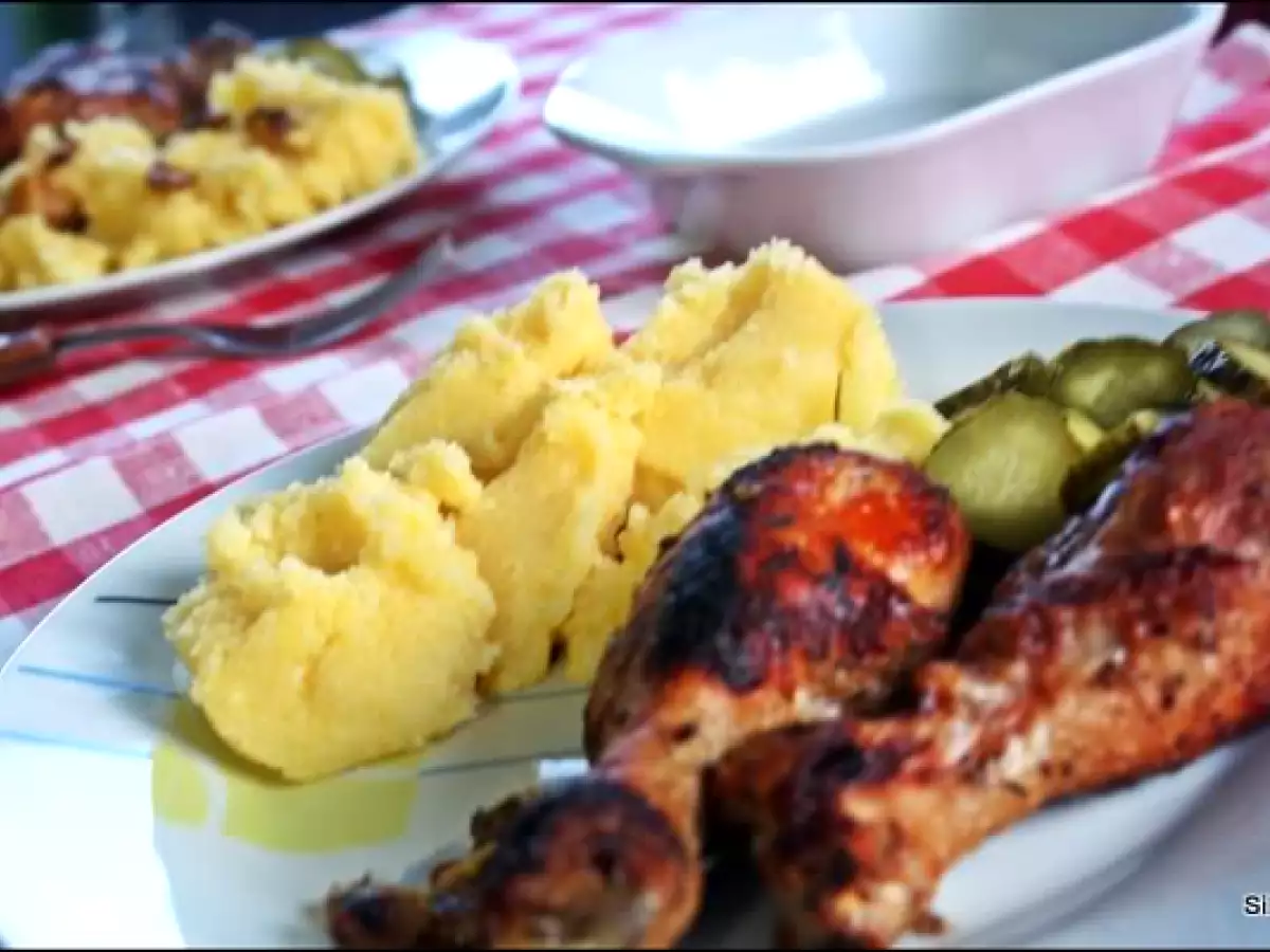 Pui la cuptor, cu usturoi si mamaliguta - poza 3