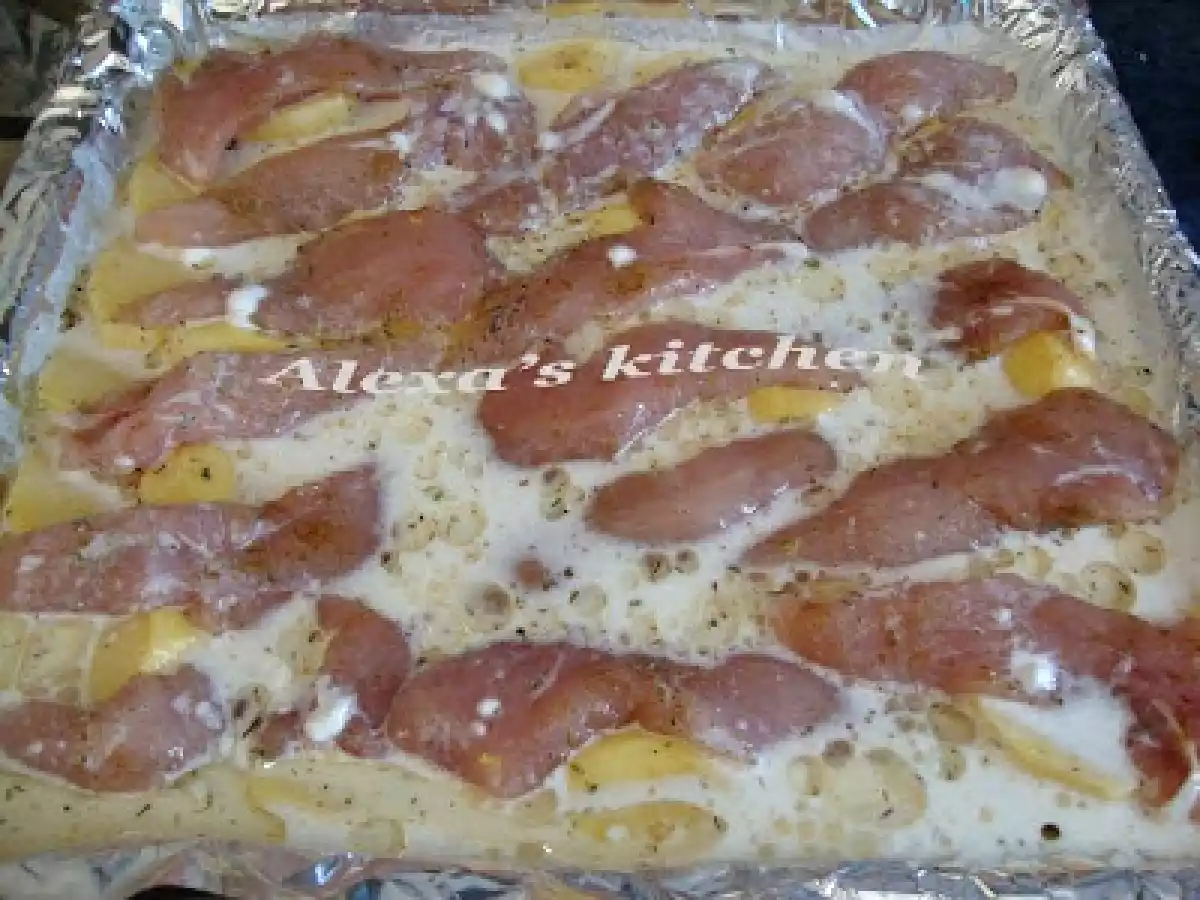 Pui la cuptor pe pat de cartofi - poza 3