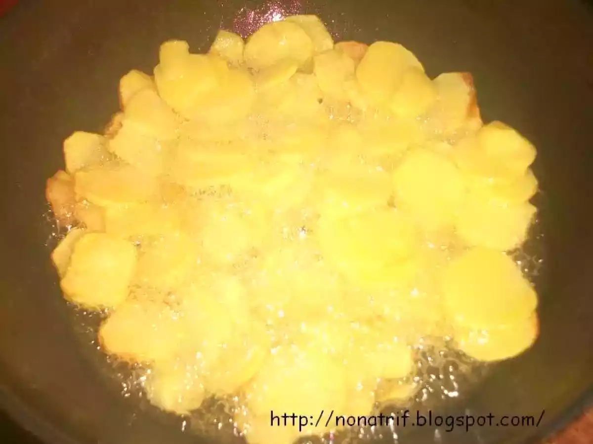 Pui la rotisor cu cartofi chips - poza 3