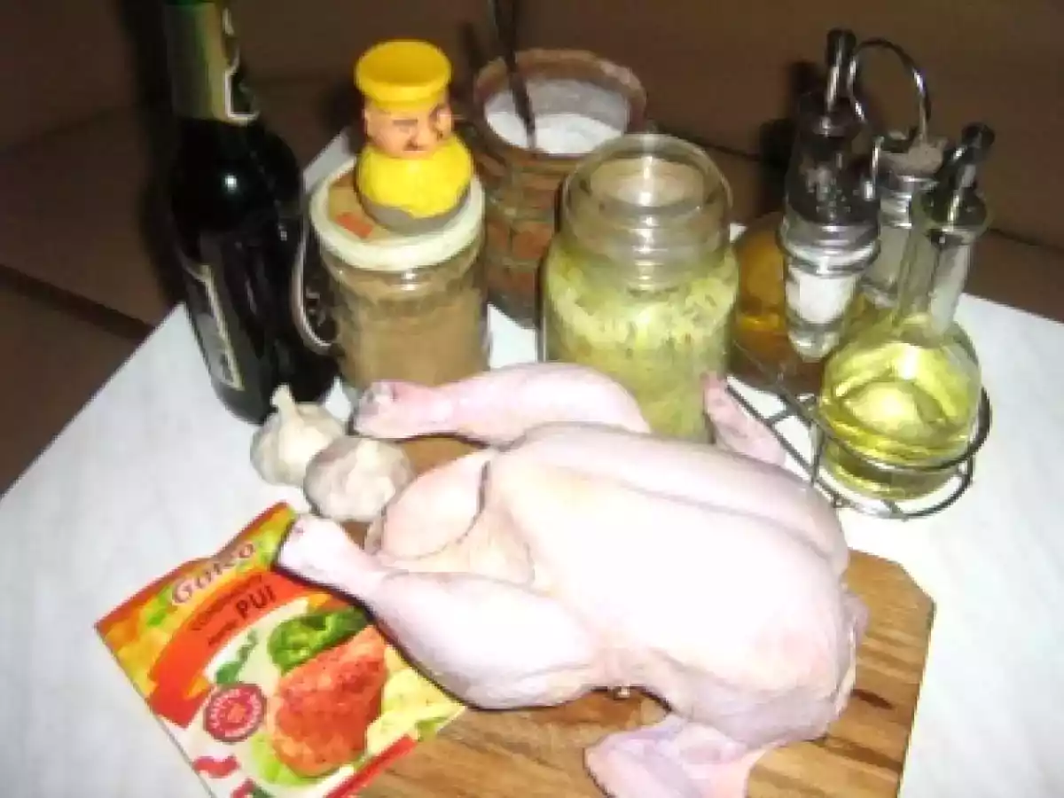 Pui pe sticla cu cartofi si mujdei - poza 2