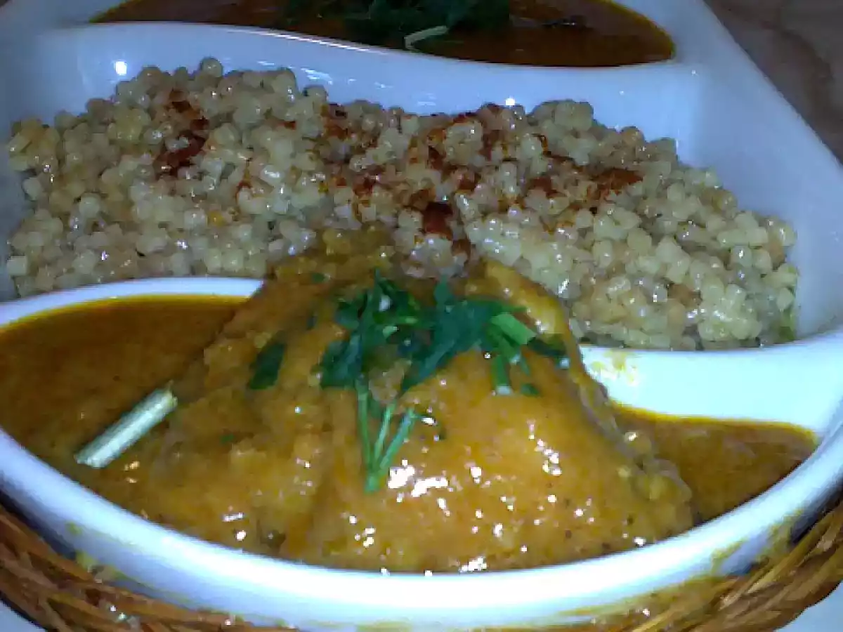 Pui picant cu tahina si sos de rosii