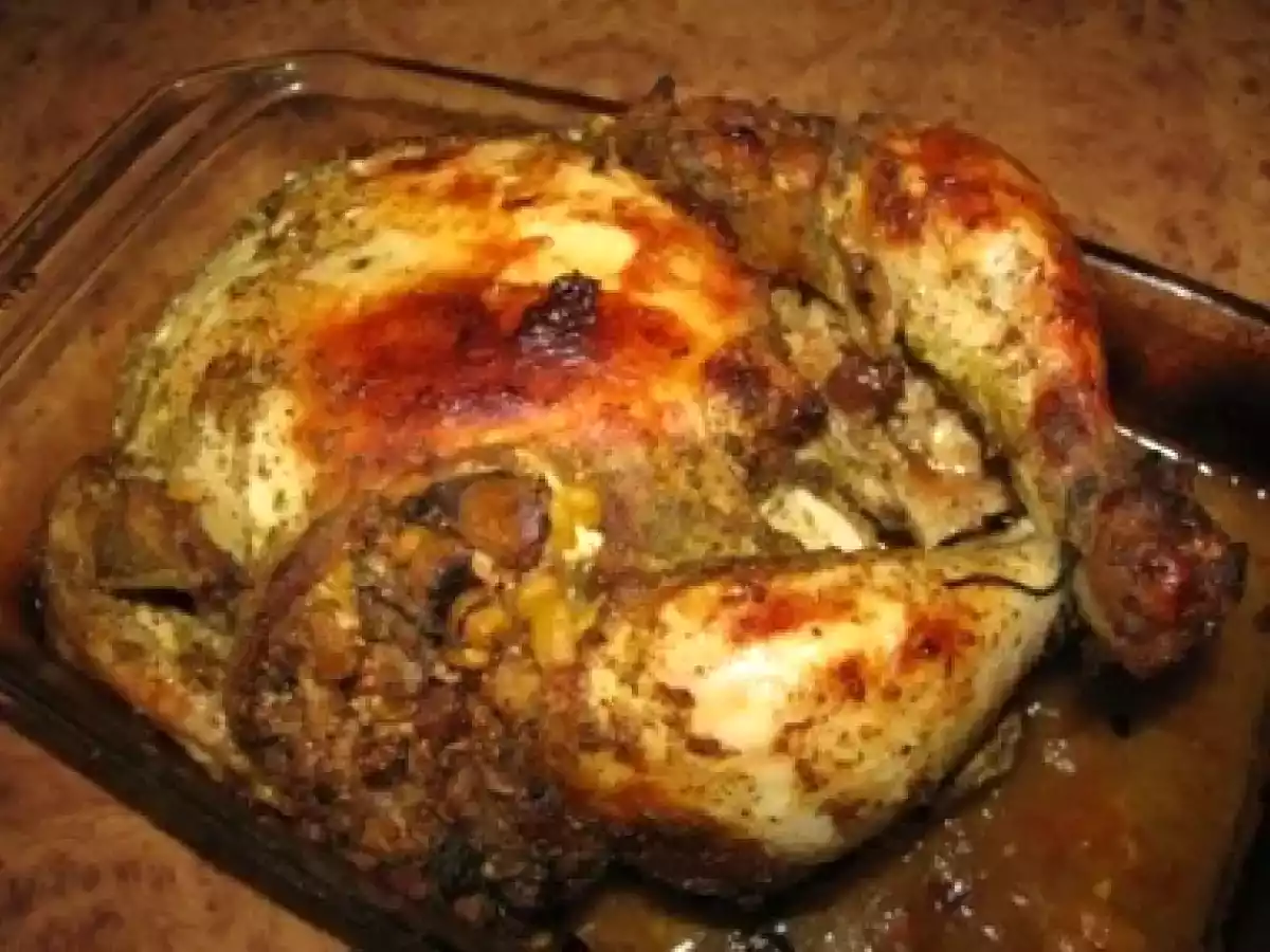 Pui umplut cu legume si fructe picante