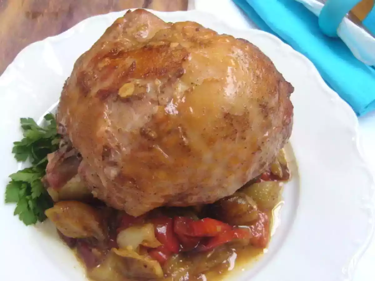 Pulpa de curcan impanat cu usturoi si legume la cuptor