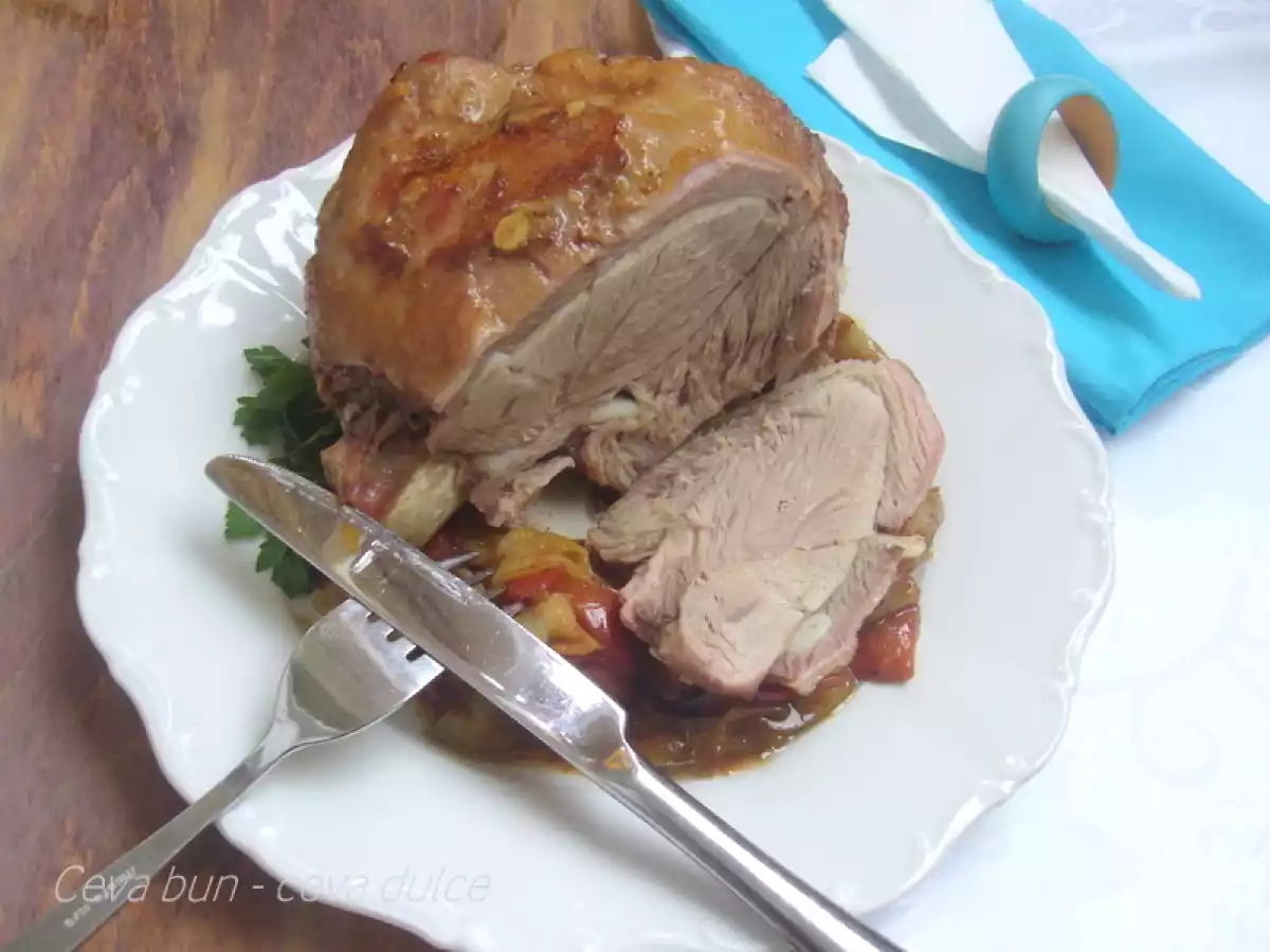 Pulpa de curcan impanat cu usturoi si legume la cuptor - poza 3