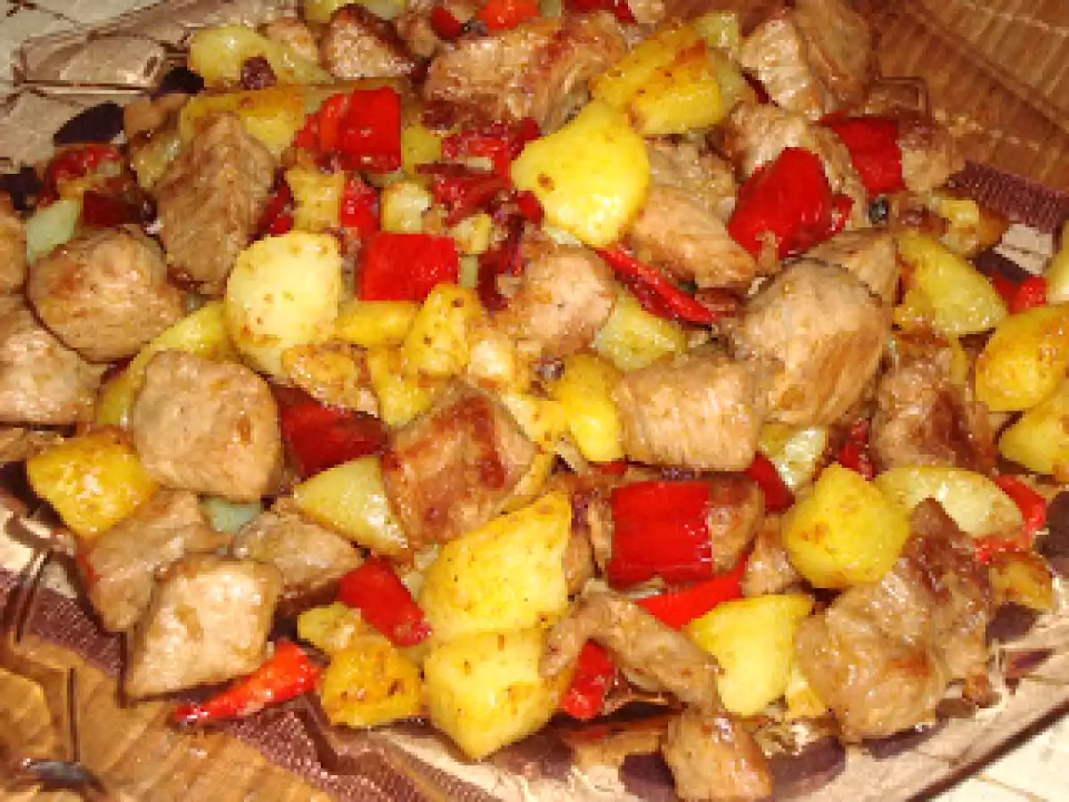 Pulpa de porc cu cartofi si ardei kapia - poza 2