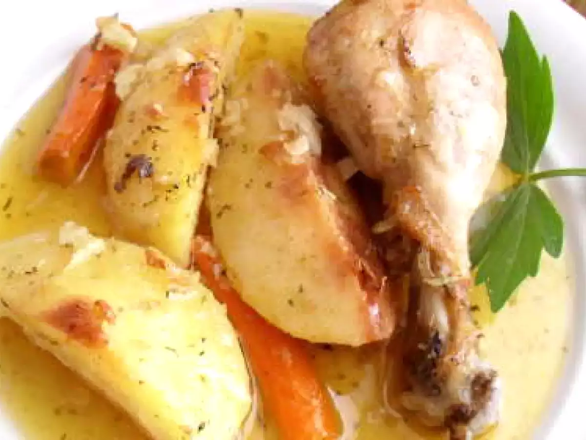 Pulpe de pui cu cartofi aromati la cuptor - poza 3