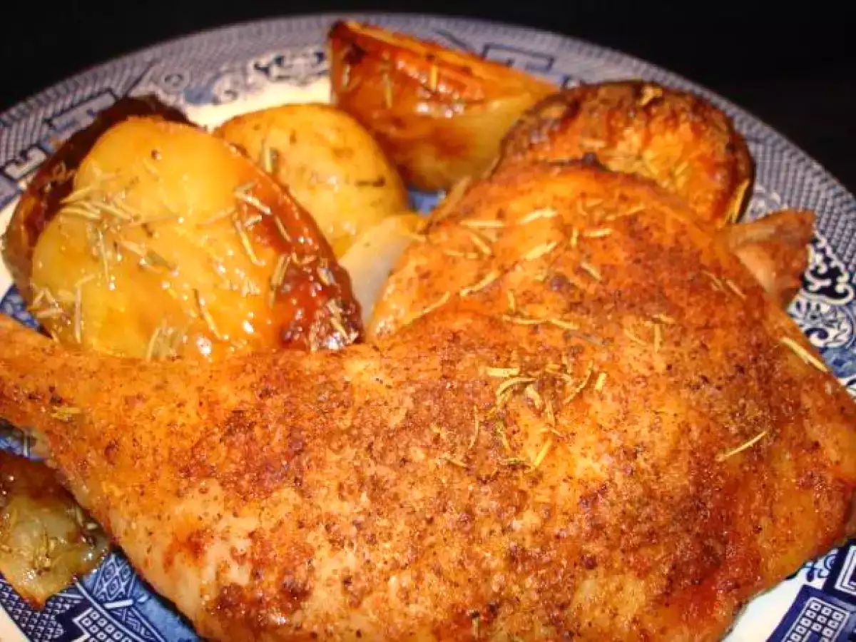 Pulpe de pui cu cartofi la cuptor