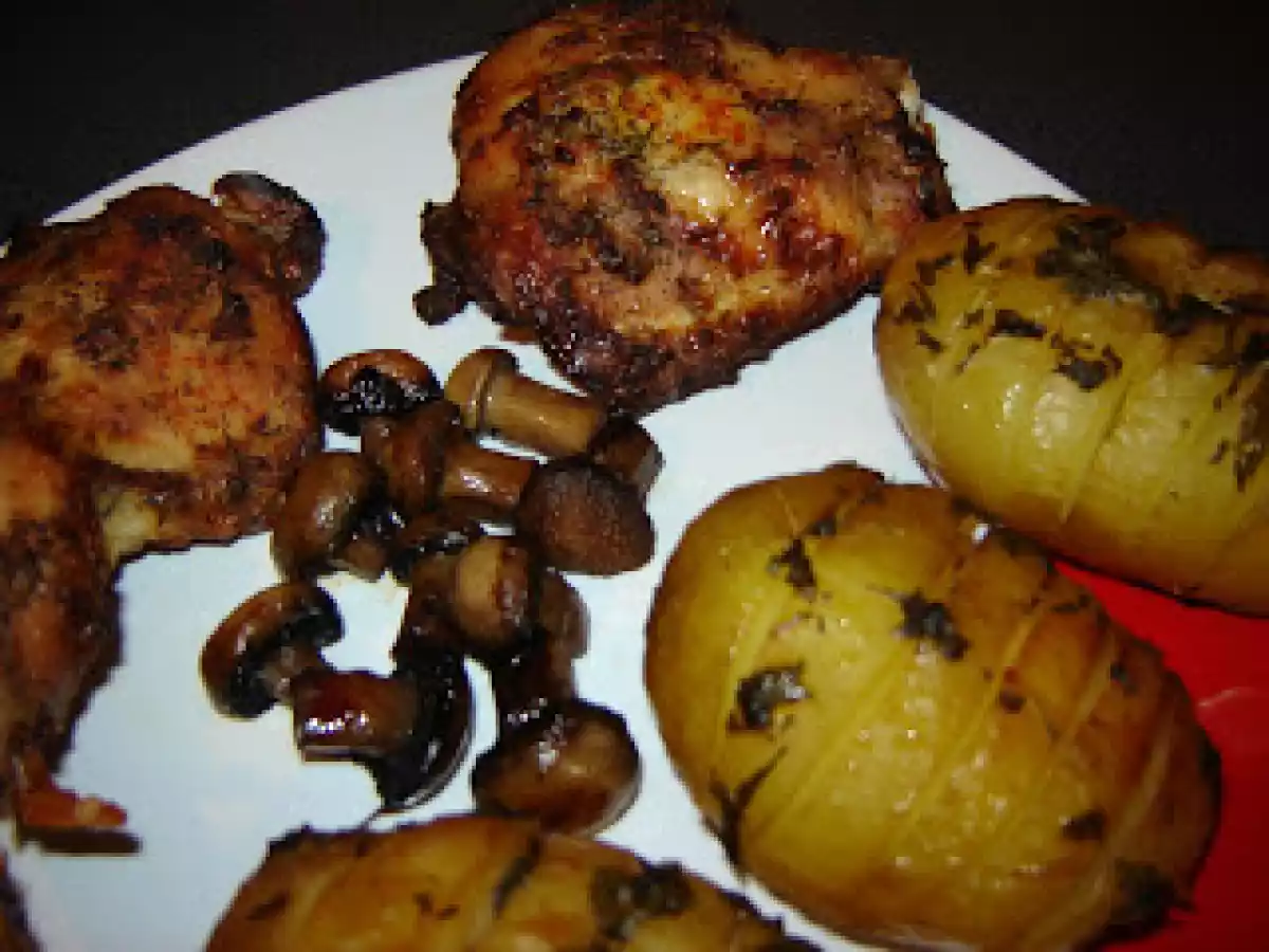 Pulpe de pui cu cartofi noi la cuptor - poza 2