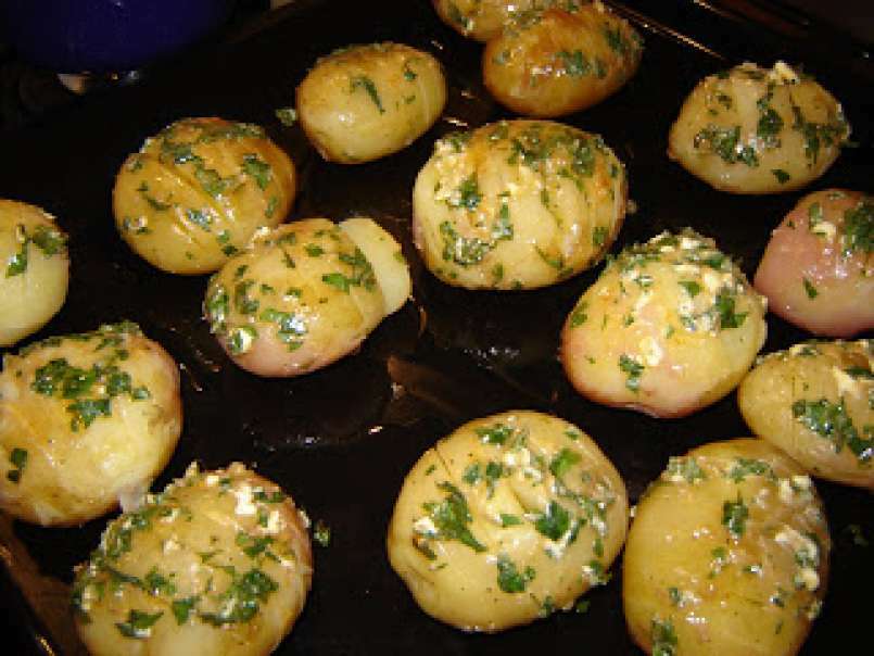 Pulpe de pui cu cartofi noi la cuptor - poza 3