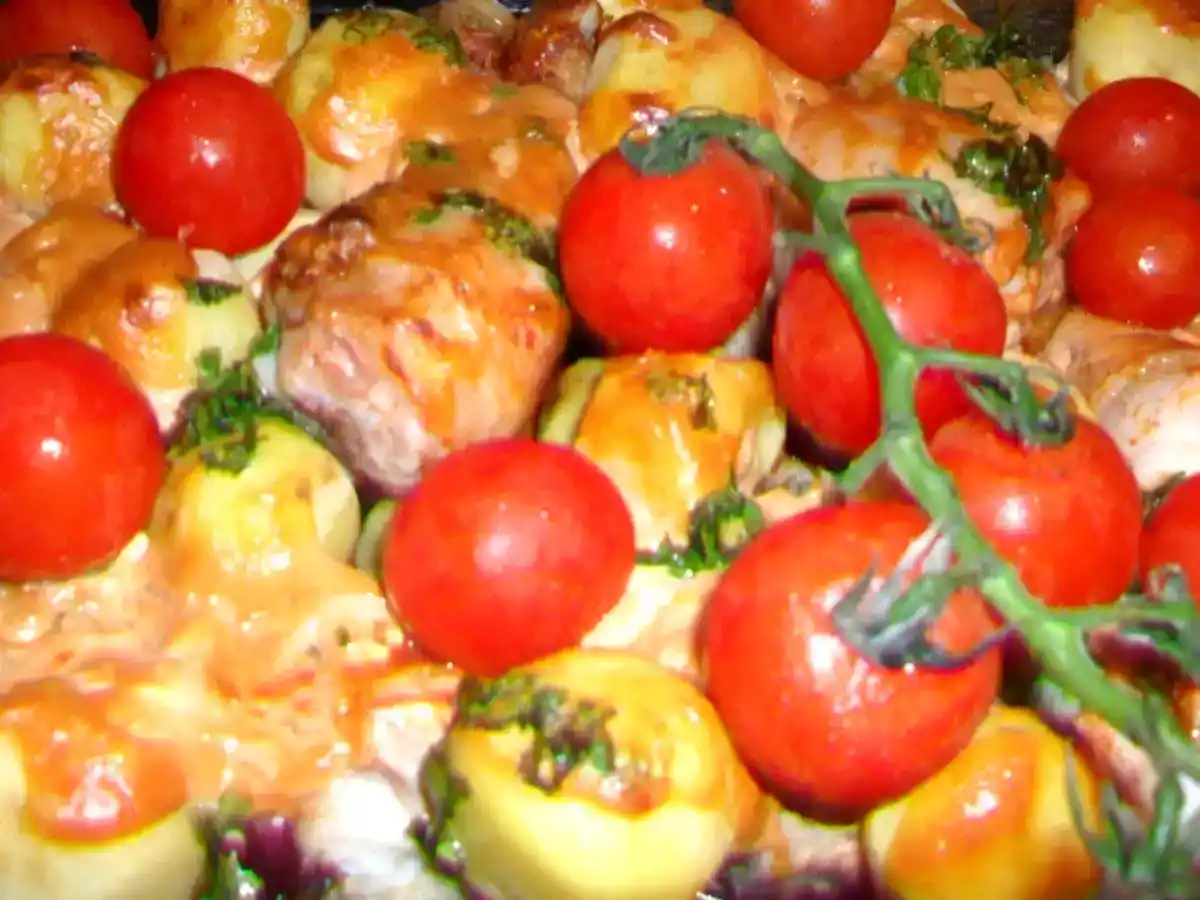 PULPE DE PUI CU CARTOFI SI ROSII LA CUPTOR - poza 2