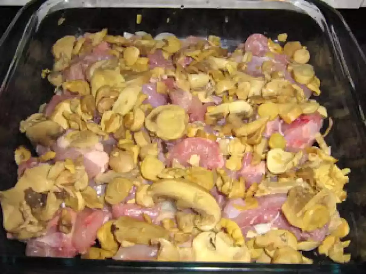 Pulpe de pui cu ciuperci la cuptor si mamaliguta - poza 4