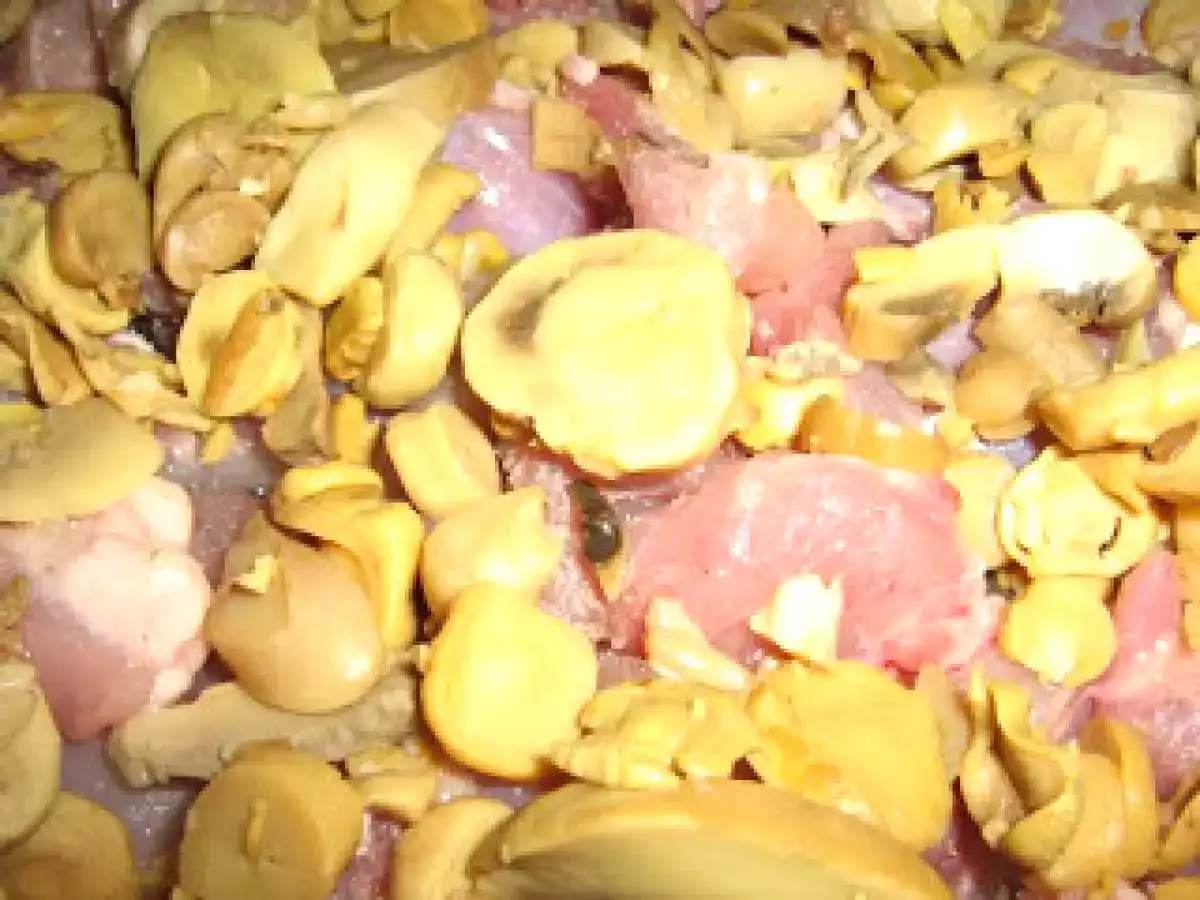 Pulpe de pui cu ciuperci la cuptor si mamaliguta - poza 5