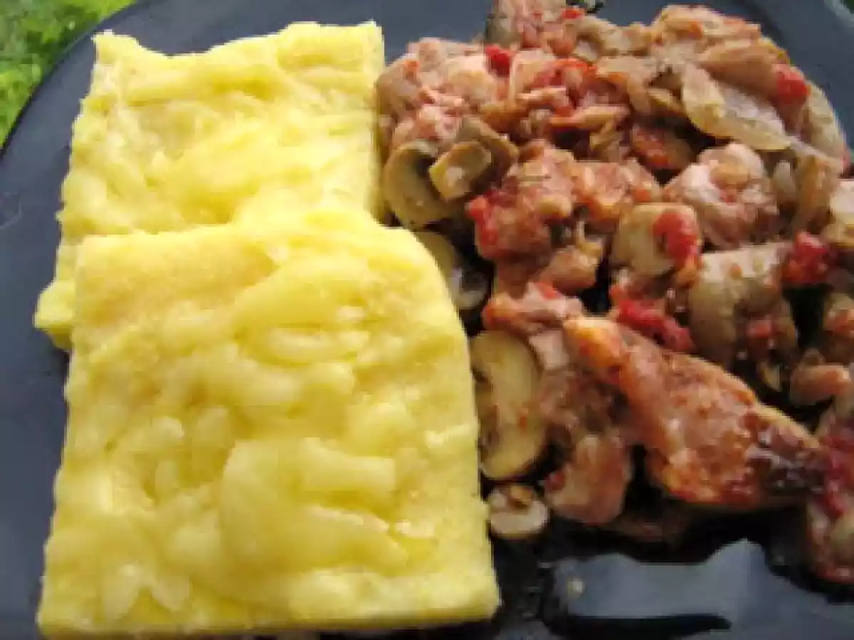 Pulpe de pui cu ciuperci la cuptor si mamaliguta - poza 12