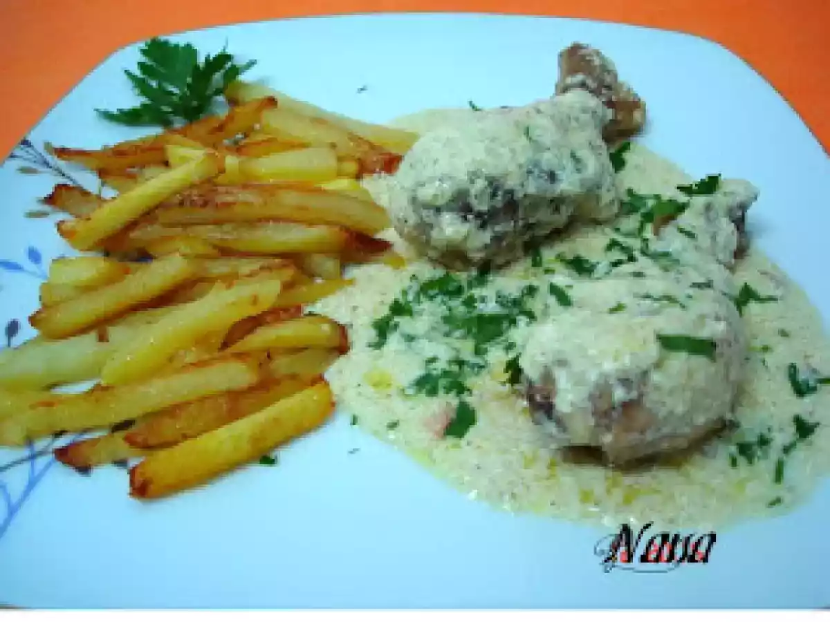 PULPE DE PUI CU SOS DE SMANTANA