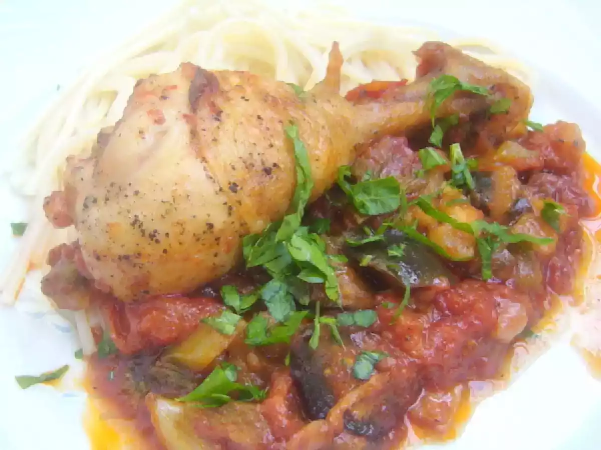 Pulpe de pui cu vinete, dovlecei si rosii