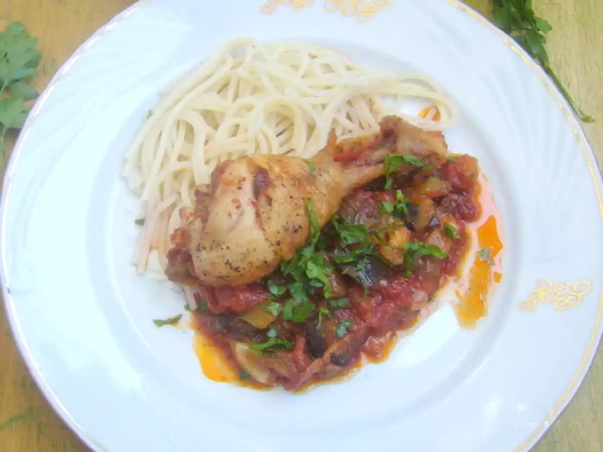 Pulpe de pui cu vinete, dovlecei si rosii - poza 2