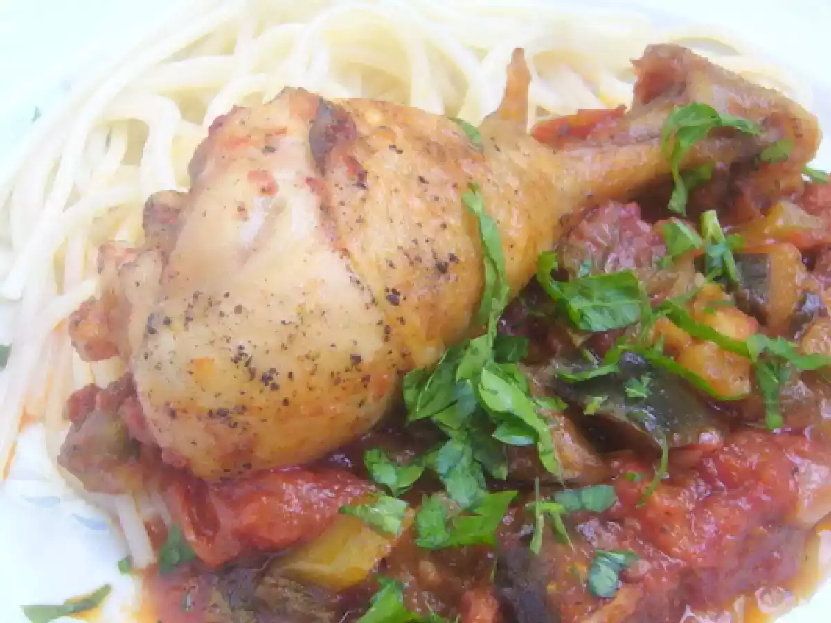 Pulpe de pui cu vinete, dovlecei si rosii - poza 3