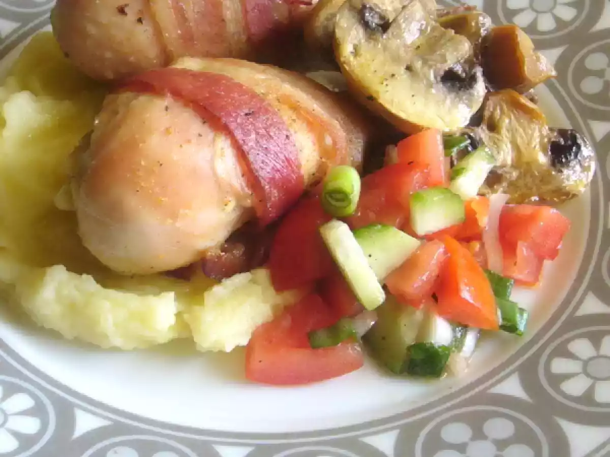 Pulpe de pui imbracate in Kaiser si ciuperci la cuptor