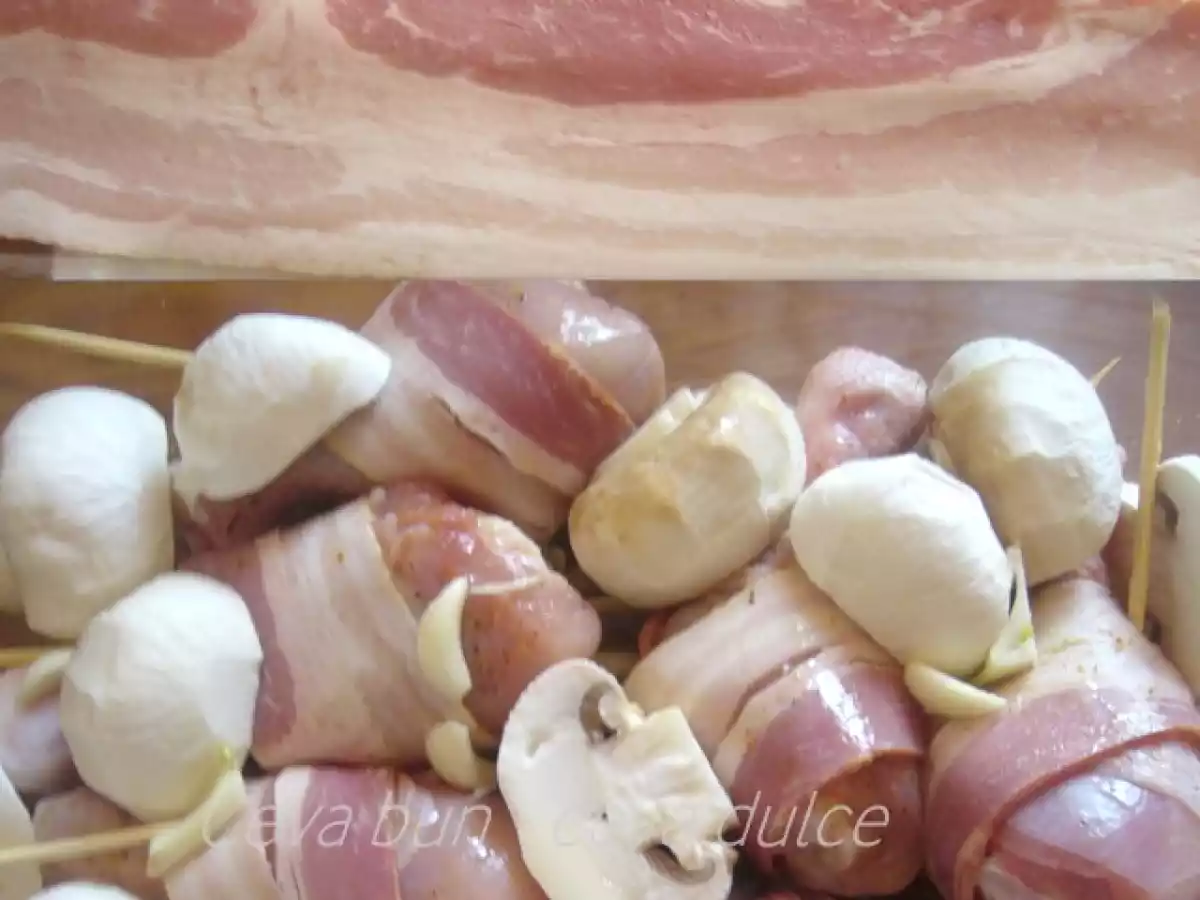 Pulpe de pui imbracate in Kaiser si ciuperci la cuptor - poza 3