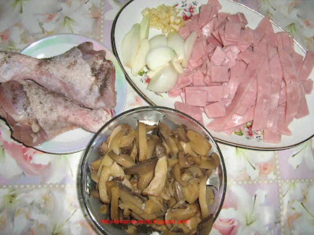 PULPE DE PUI IN SOS PICANT CU GARNITURA DE OREZ - poza 3