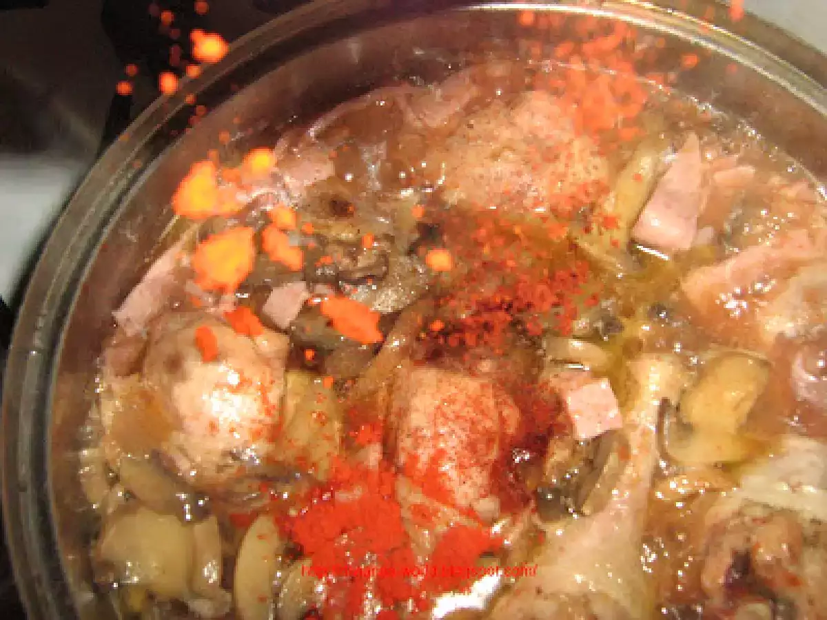 PULPE DE PUI IN SOS PICANT CU GARNITURA DE OREZ - poza 10