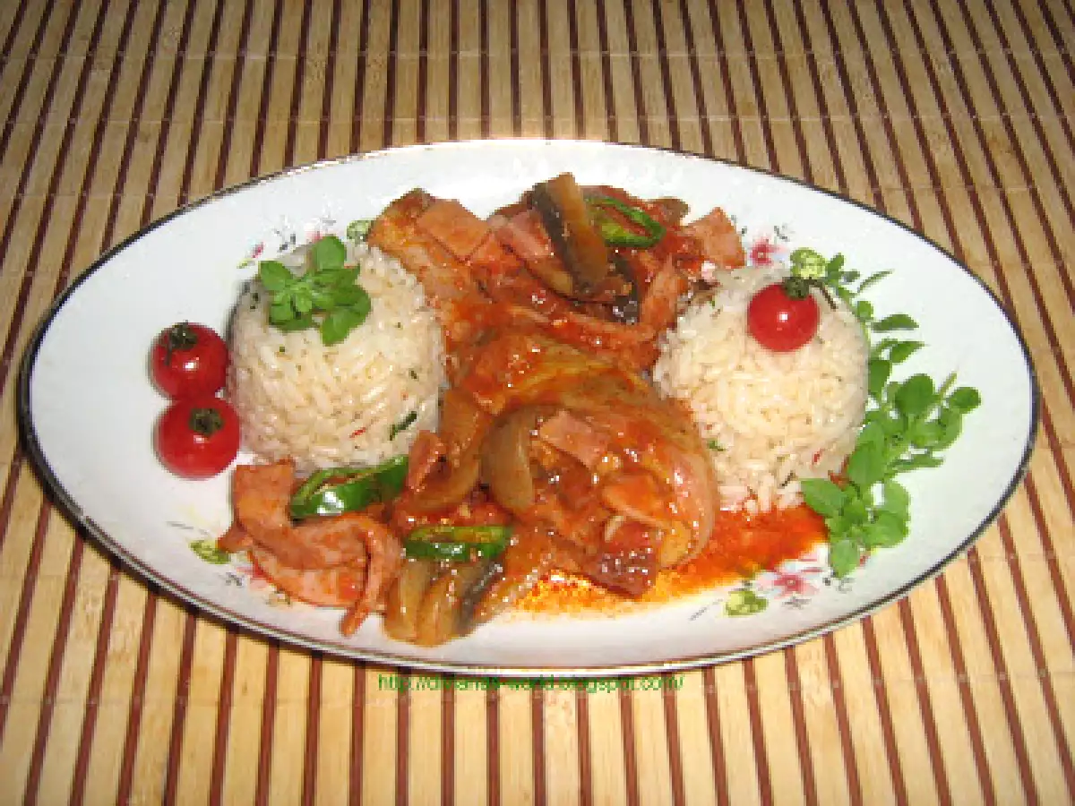 PULPE DE PUI IN SOS PICANT CU GARNITURA DE OREZ - poza 13