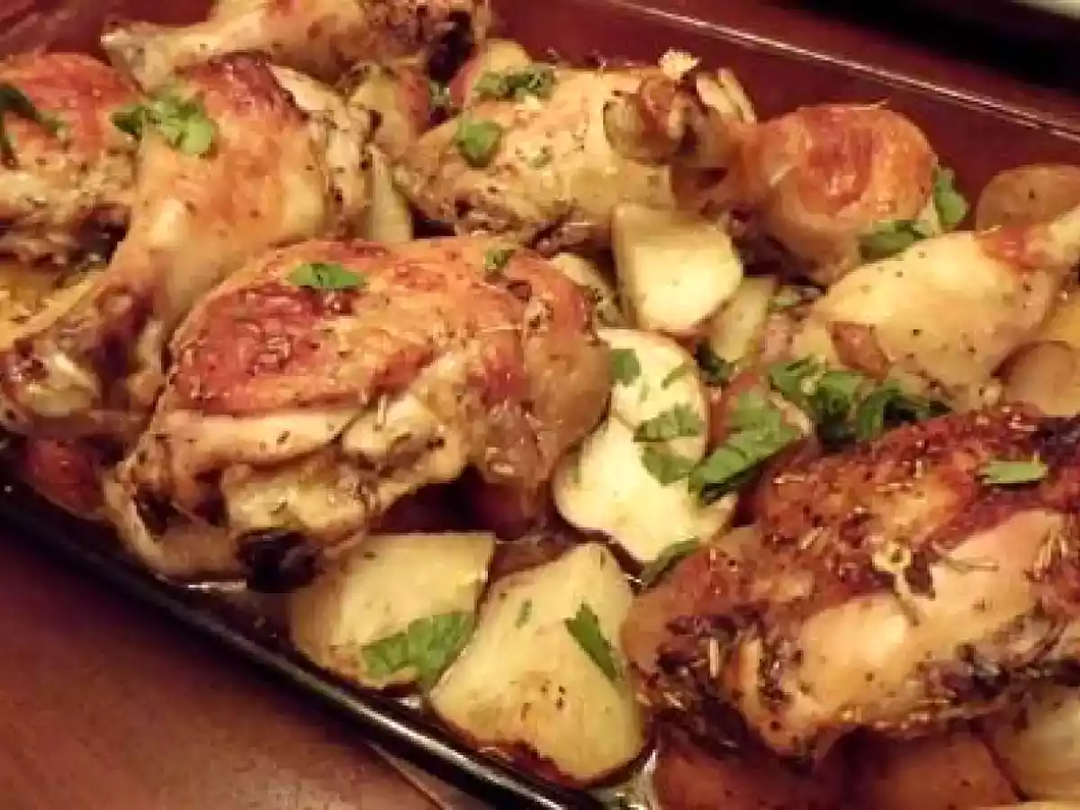 Pulpe de pui la cuptor cu cartofi si ierburi