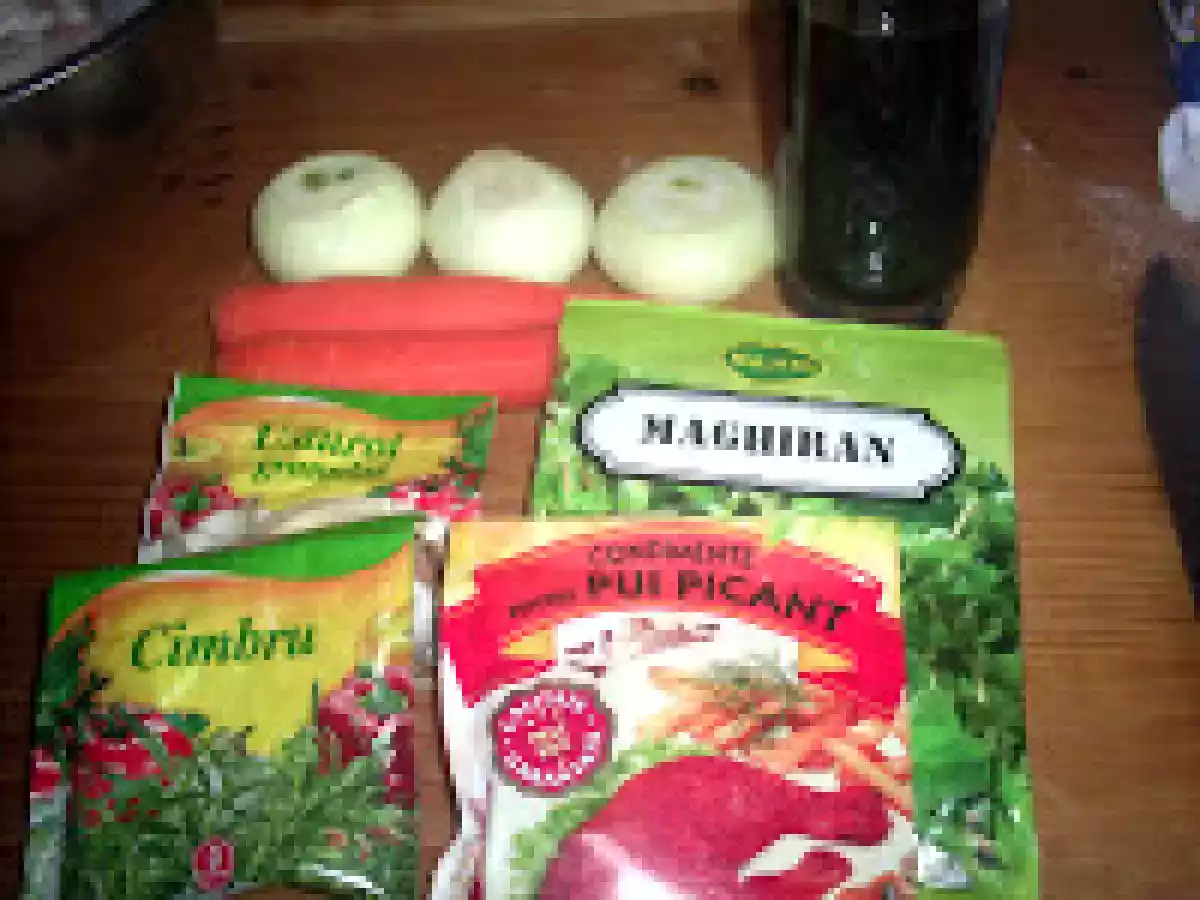 Pulpe de pui pe pat de ceapa, cu sos de vin - poza 3