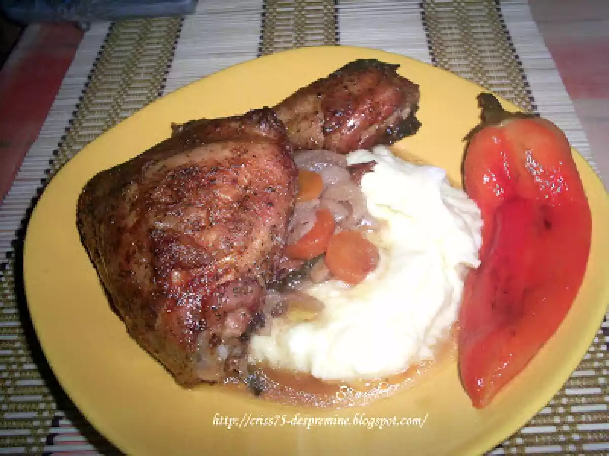 Pulpe de pui pe pat de ceapa, cu sos de vin - poza 7