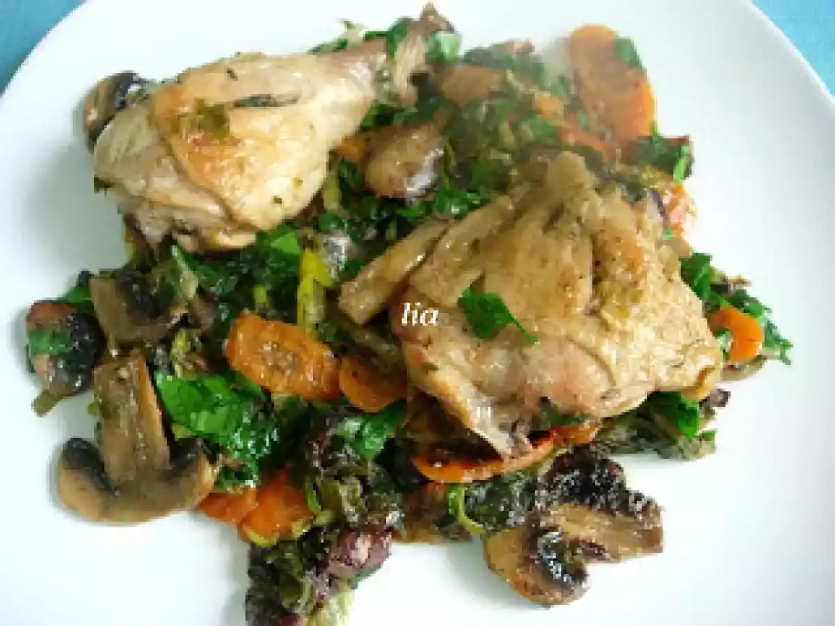 Pulpe de pui, pe pat de legume cu leurda